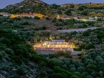 ELaiolithos - Luxury Villa Suites (Adults Only) - Hotel & Self-Catering in Moni, Cyclades