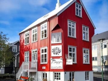 House of the Snowbird - Holiday Apartments in Reykjavik, Iceland