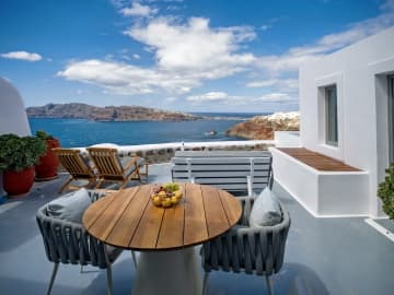 IKIES Santorini - Boutique Hotel in Oia, Cyclades