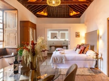La Casa de La Camelia - Bed and Breakfast in San Cristobal de La Laguna, Canary Islands