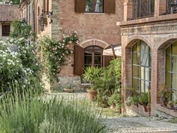 Villa La Favorita - Bed and Breakfast in Alba, Piedmont