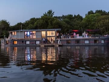 La Rivière House - Péniche Carpe Diem - Bed and Breakfast in Nantes, Loire Valley - Pays de la Loire